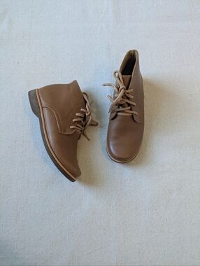 Adelisa Brown Leather Lace-Up Chukka Boots